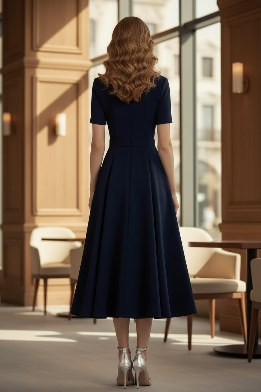 Vestido midi de corte A con cuello de cuentas