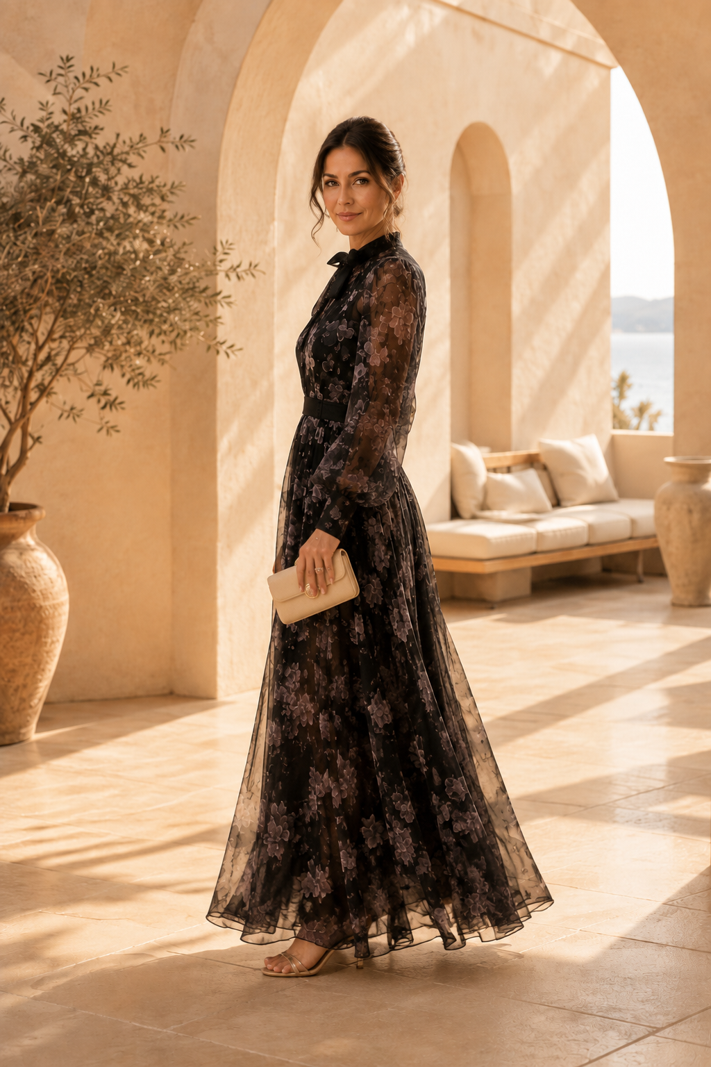 Vestido largo floral con cuello anudado y mangas largas