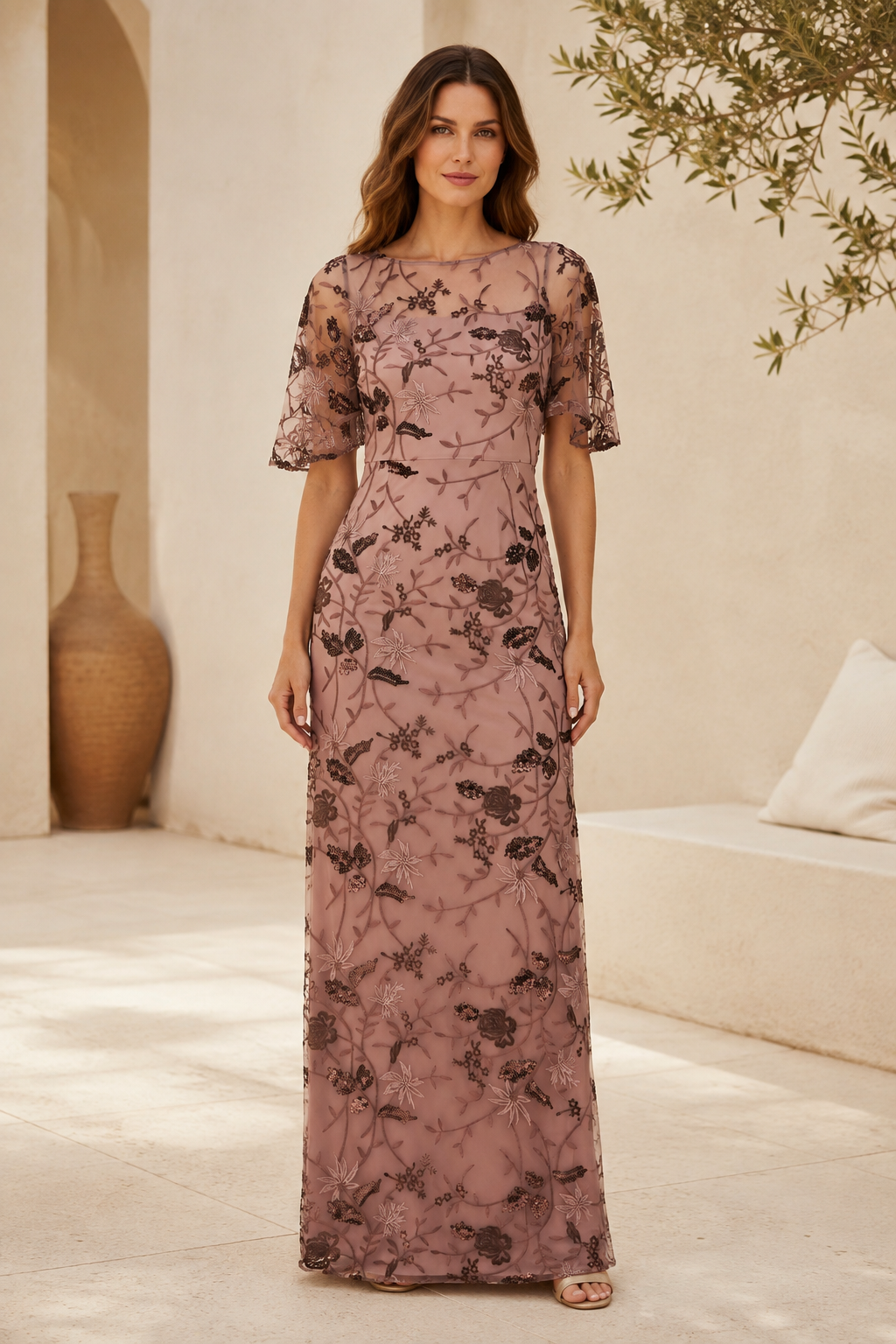 Vestido de noche de malla con lentejuelas bordadas florales