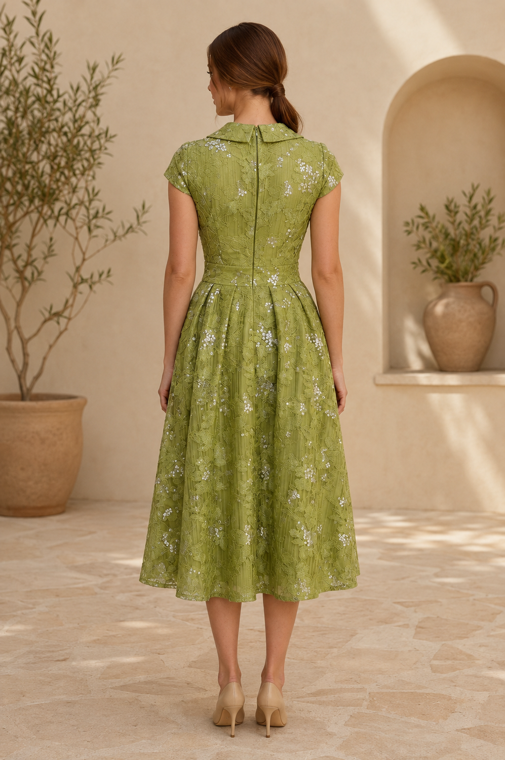 Vestido cruzado floral midi de lentejuelas y encaje con cuello en V