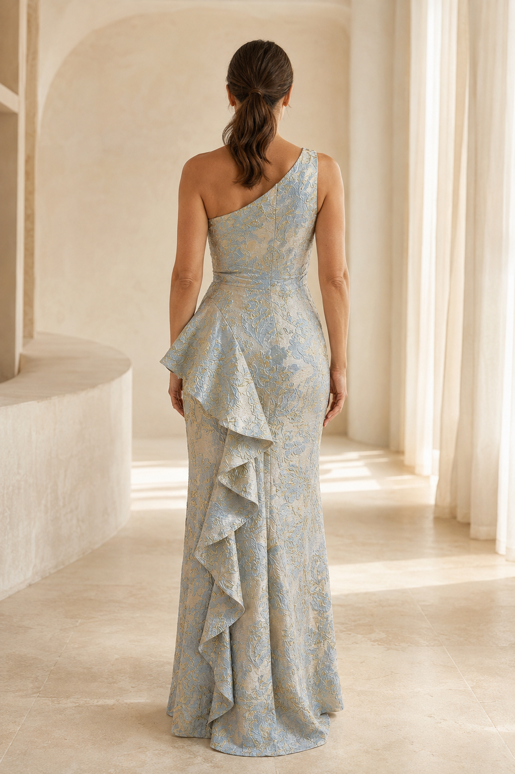 Vestido de noche de jacquard con un solo hombro y volantes en cascada