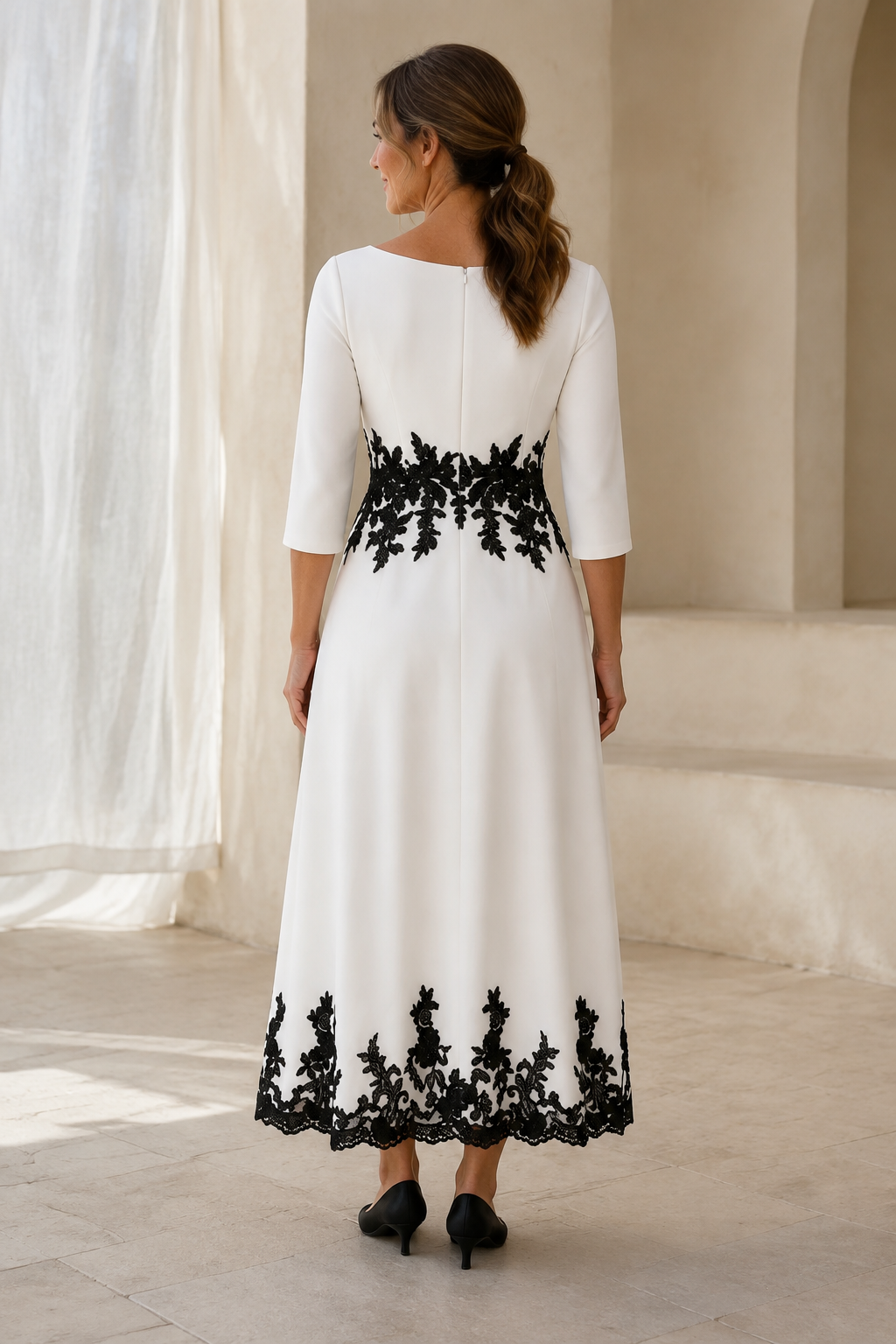 Vestido Midi de Corte Evasé con Adorno de Encaje Negro