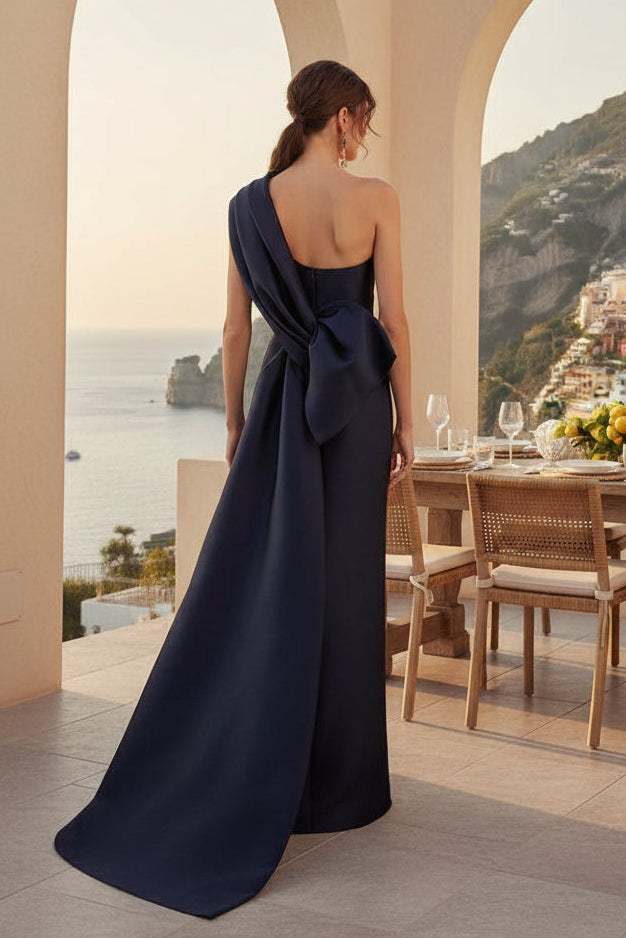Vestido de noche de satén con un solo hombro y lazo en la espalda