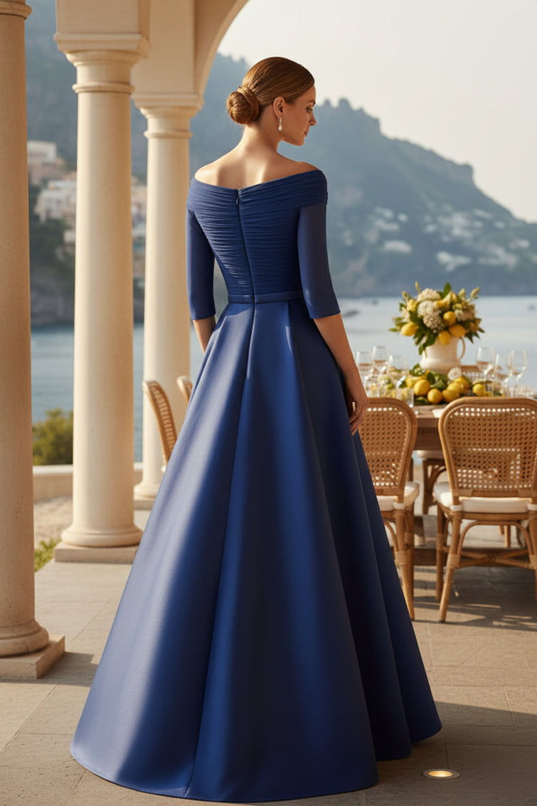 Vestido de noche acampanado de satén con hombros descubiertos