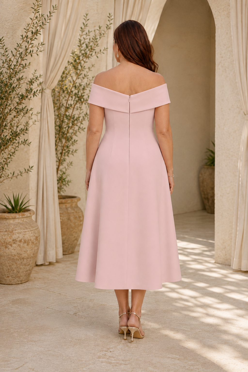 Vestido midi con hombros descubiertos y aplicaciones florales en 3D