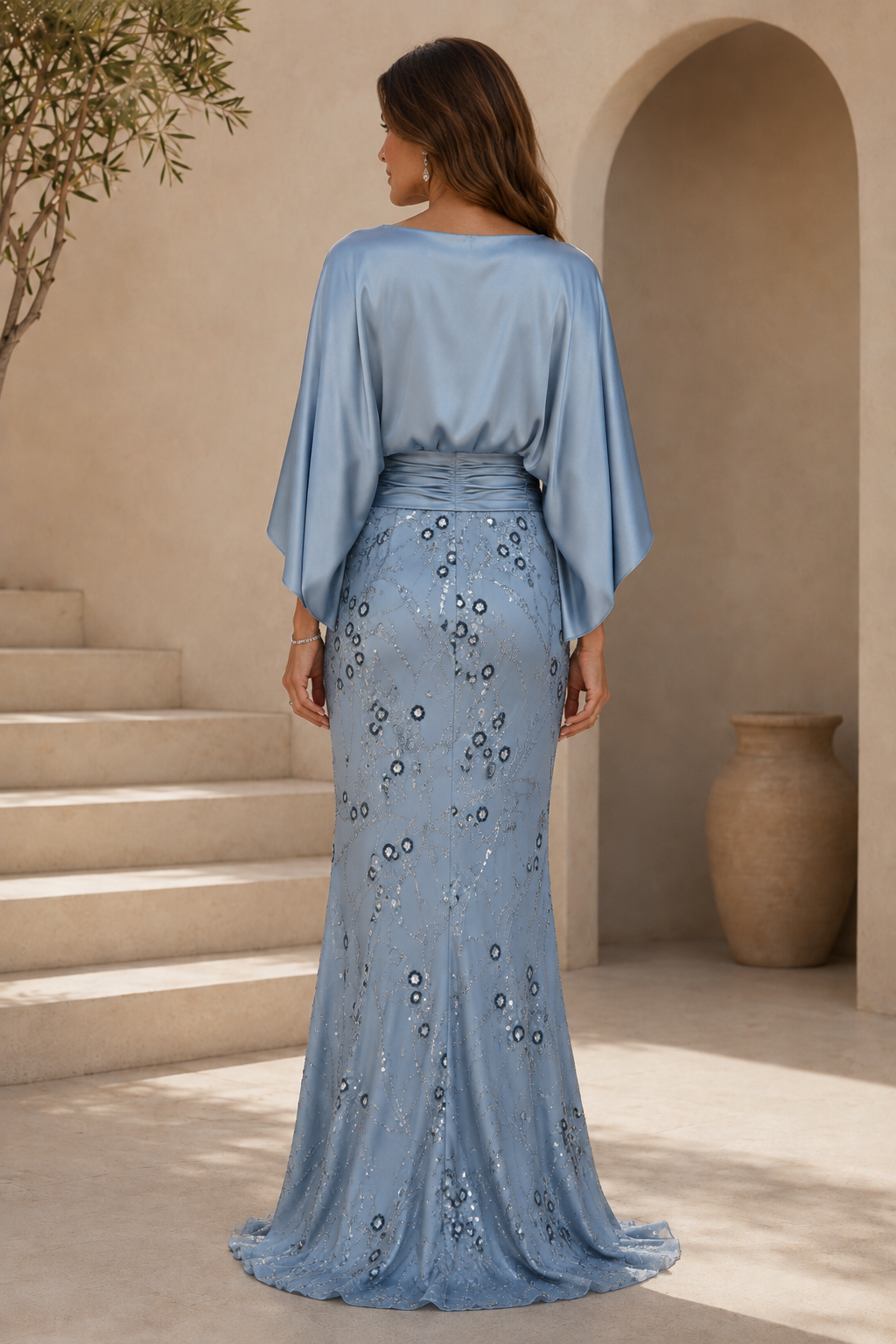 Vestido largo hasta el suelo con lentejuelas y mangas murciélago