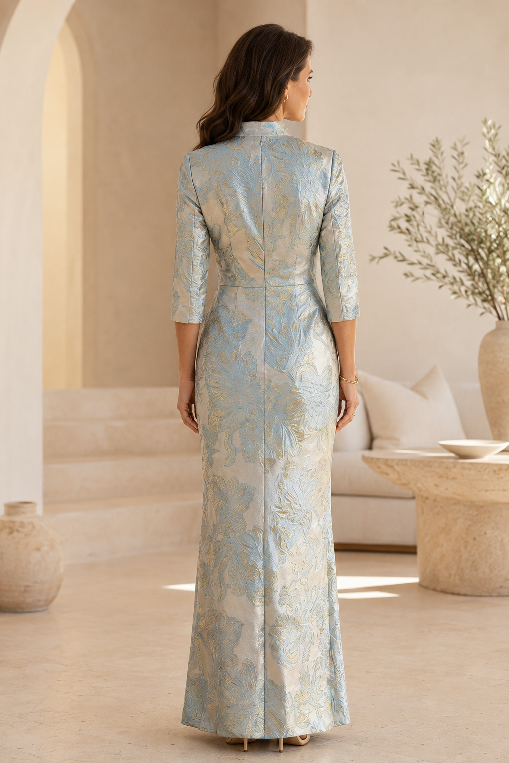 Vestido largo de jacquard floral metálico con cuello alto y manga 3/4