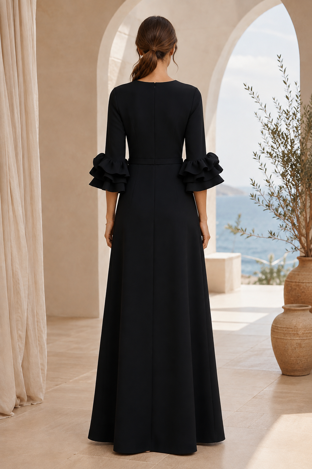 Traje de noche acampanado con puños con volantes y cinturón