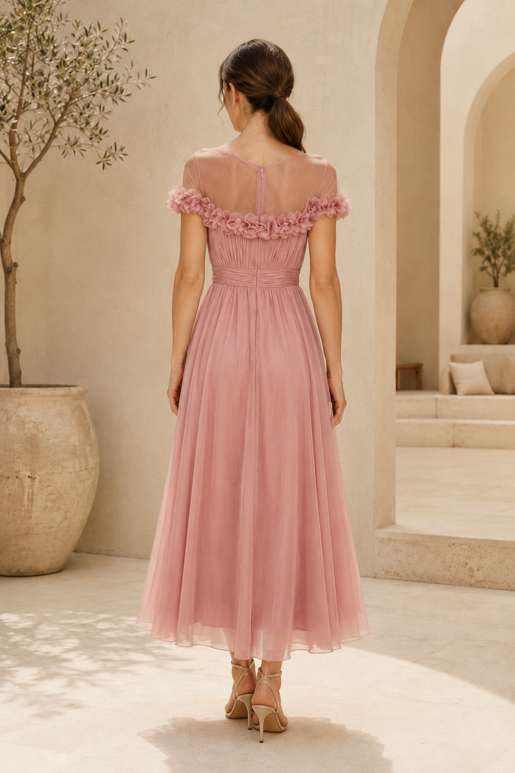 Vestido midi de chifón con escote ilusión y adorno floral en 3D
