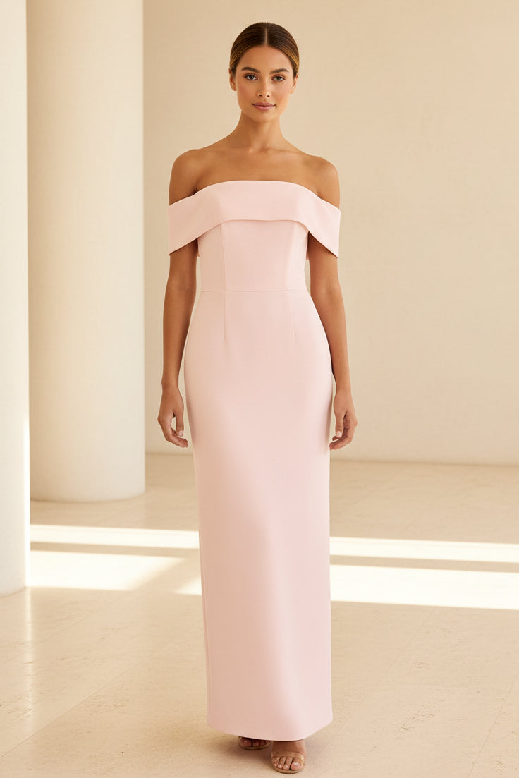 Vestido largo de corte recto con hombros descubiertos