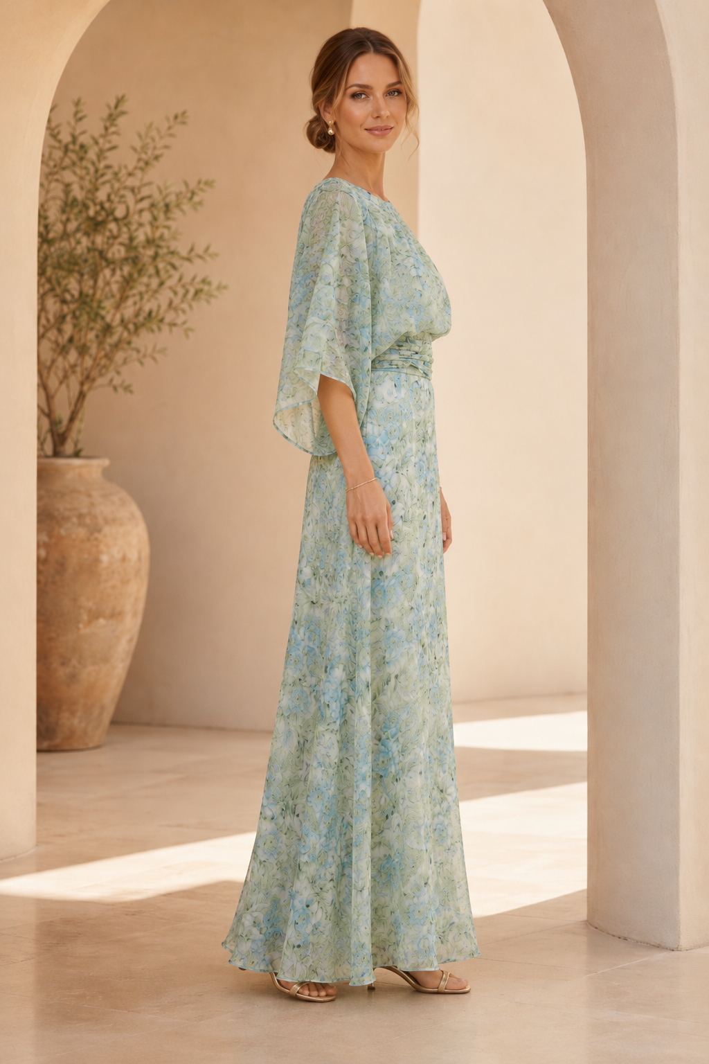 Vestido largo acampanado de gasa floral con mangas mariposa
