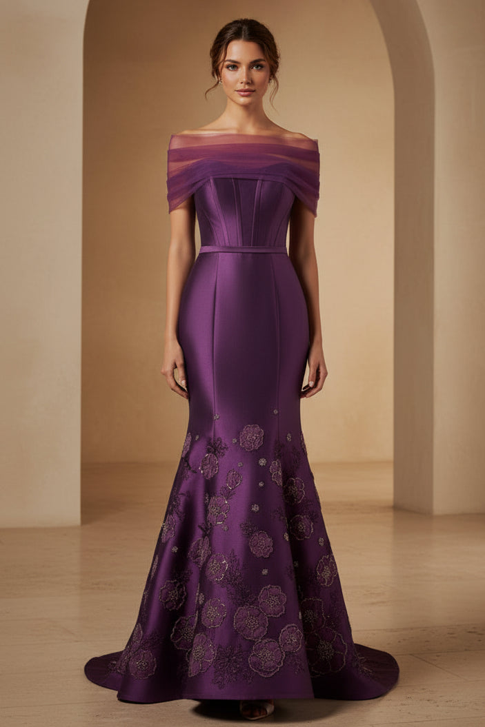 Vestido de sirena con hombros descubiertos y apliques florales