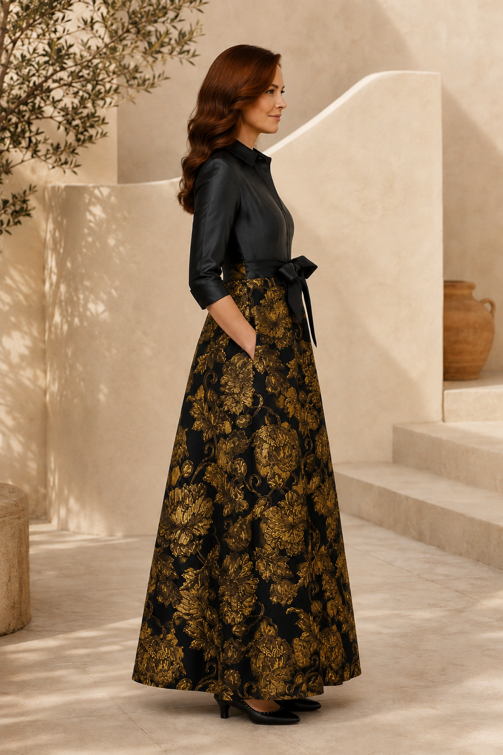 Vestido de gala con corpiño de satén y falda jacquard floral dorada