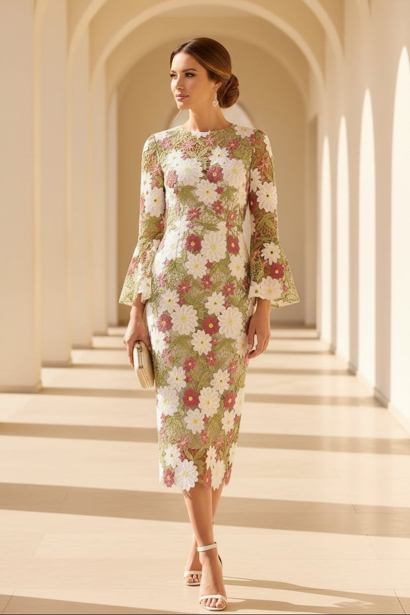 Vestido midi de encaje floral con mangas acampanadas
