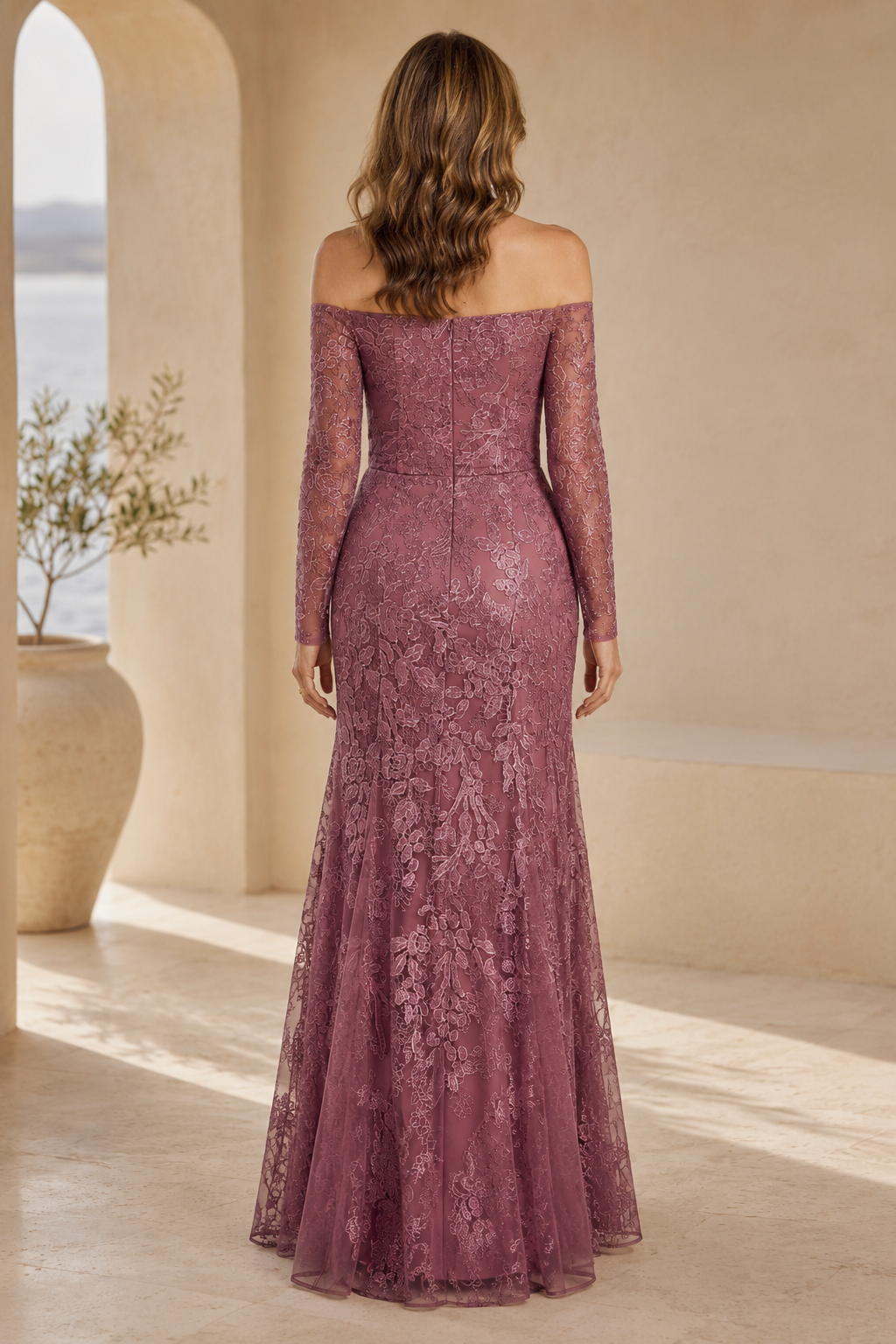 Vestido de Noche Largo de Encaje con Hombros Descubiertos y Manga Larga