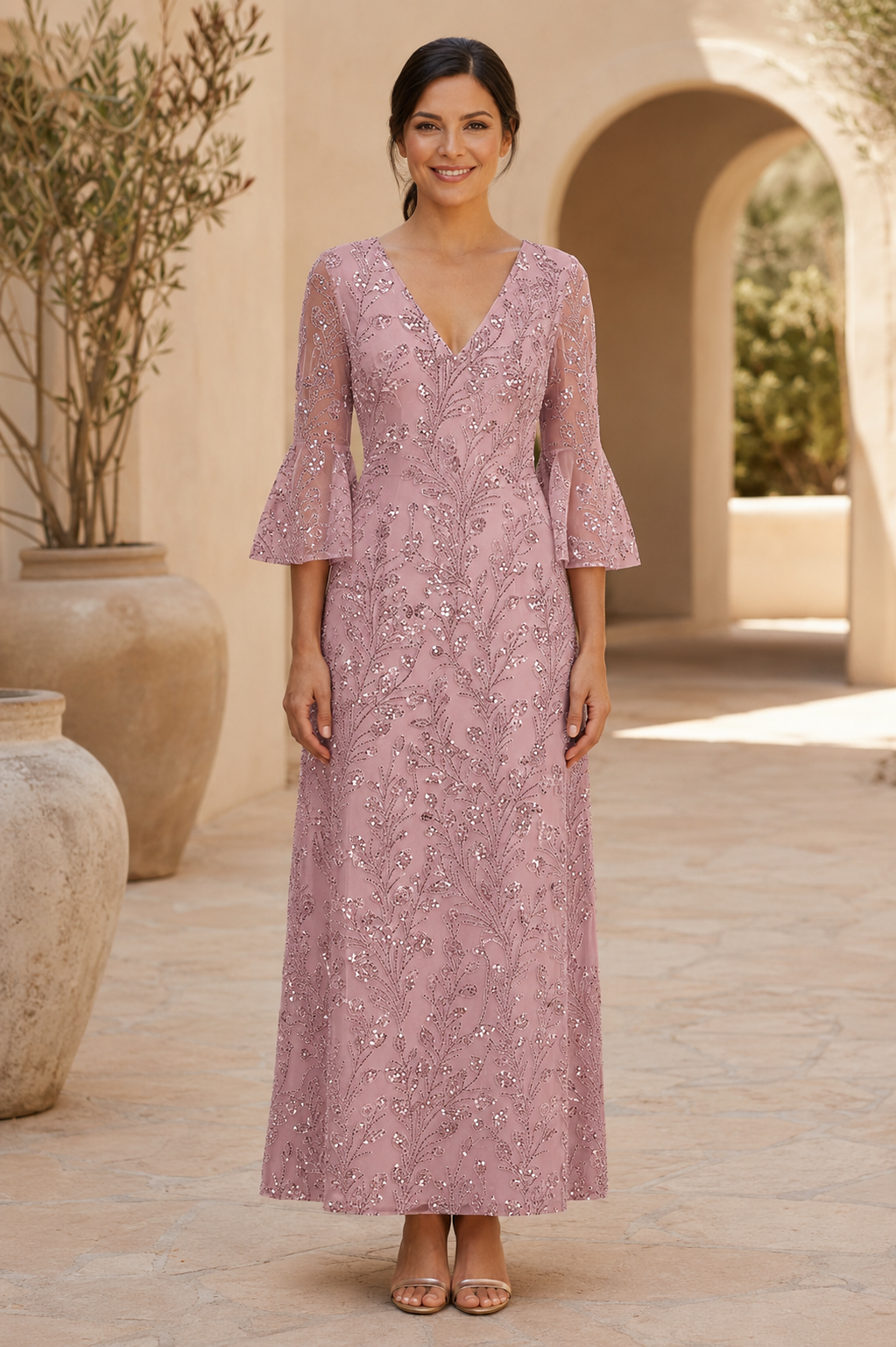 Vestido acampanado con bordado de lentejuelas y mangas acampanadas