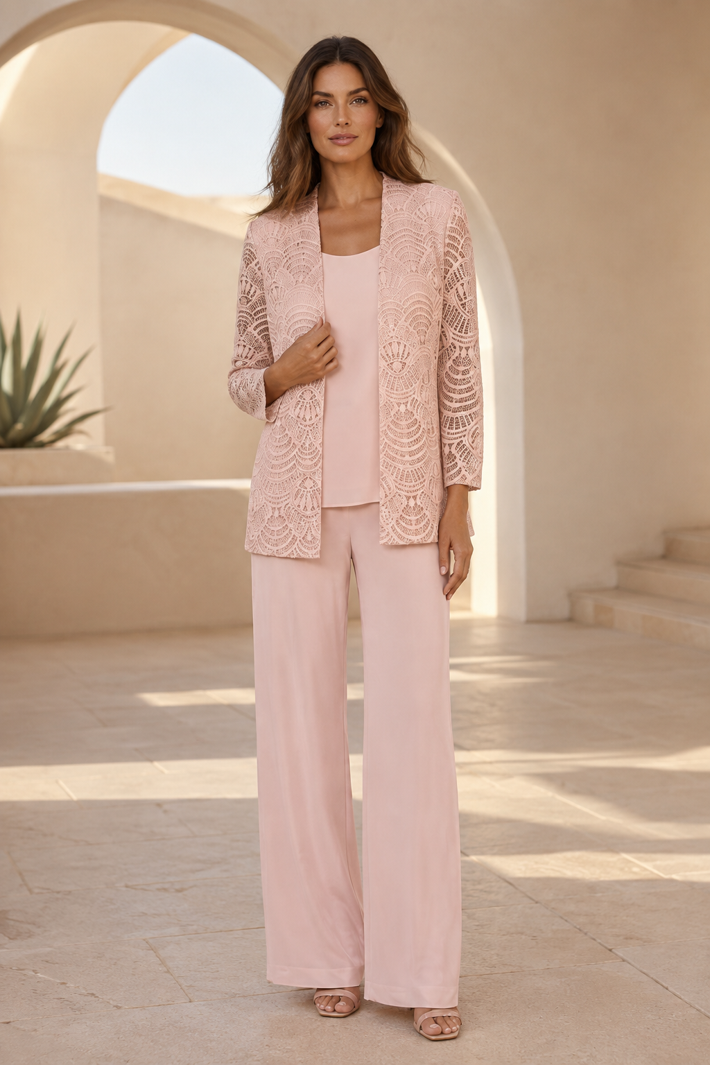 Traje de pantalón de pierna ancha con chaqueta de encaje festoneado