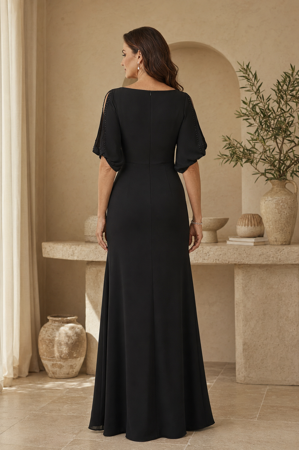 Vestido de noche estilo Bateau con pedrería y mangas con hombros descubiertos