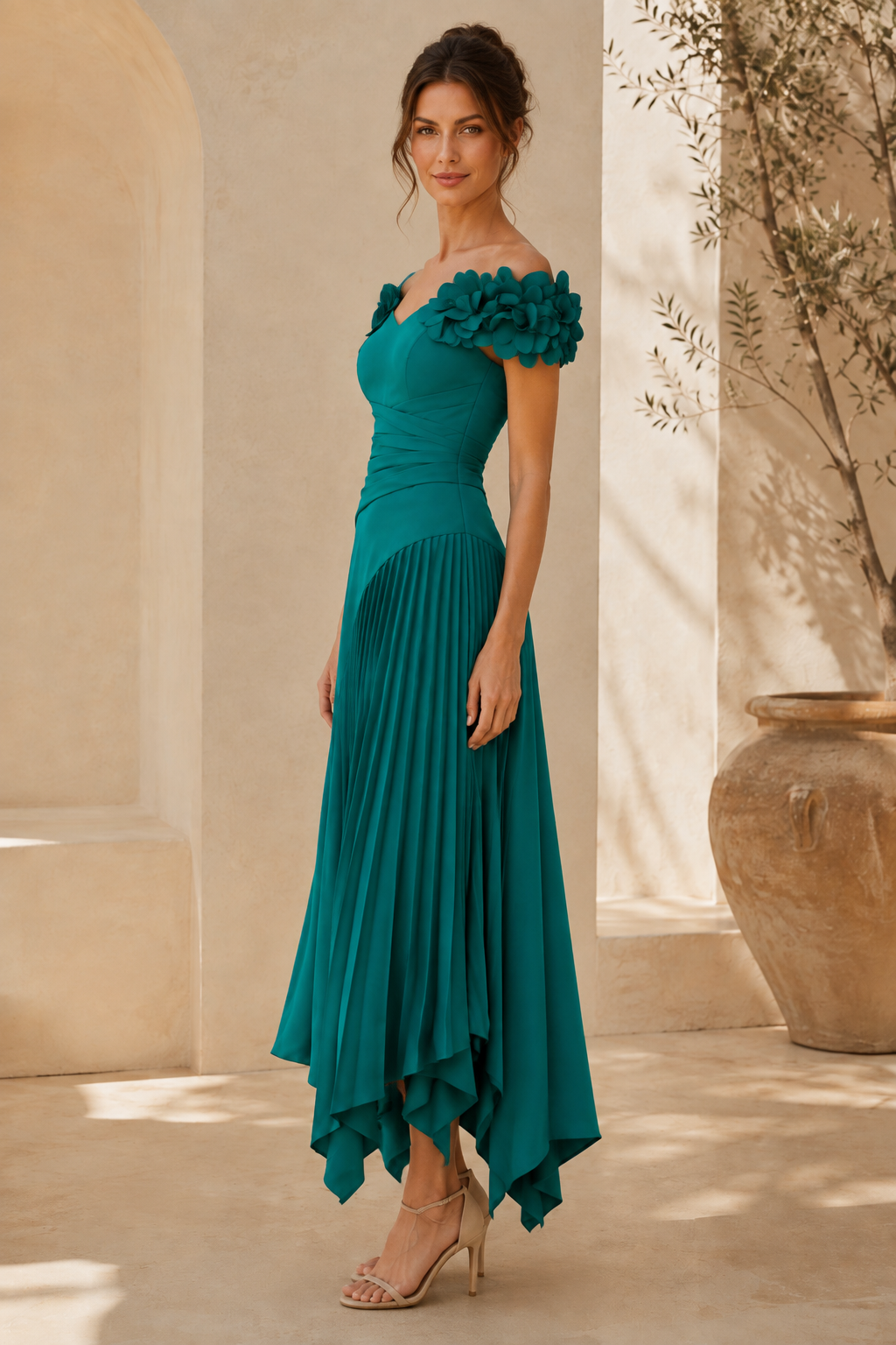 Vestido midi asimétrico plisado floral con hombros descubiertos
