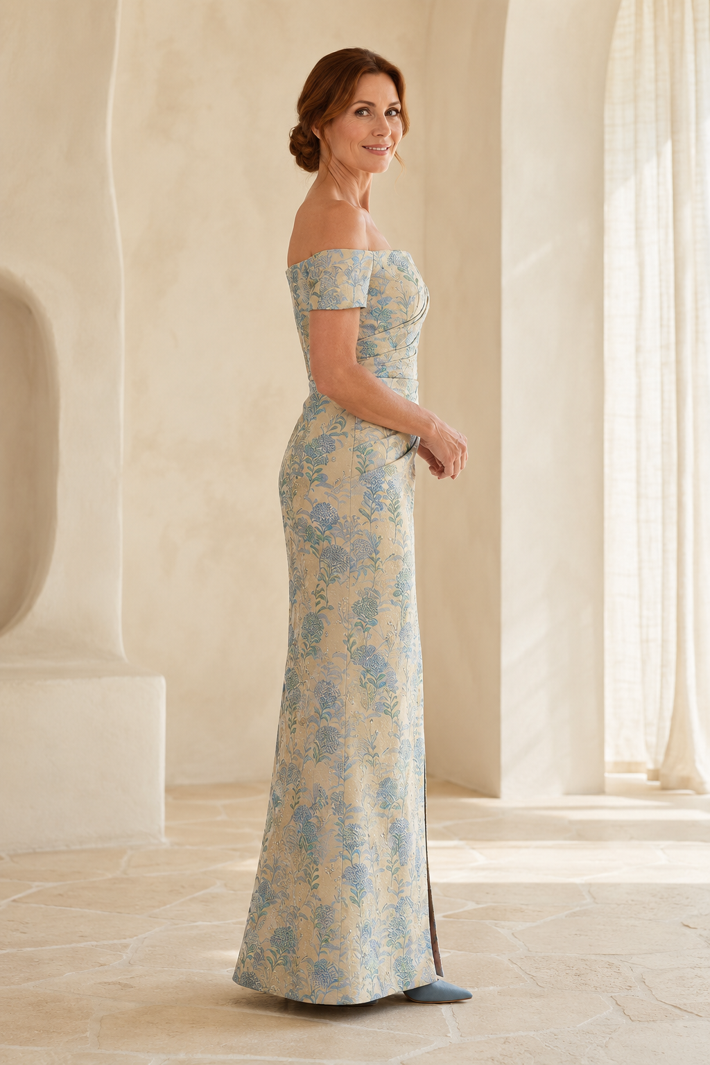 Vestido largo de jacquard floral con hombros descubiertos y abertura alta