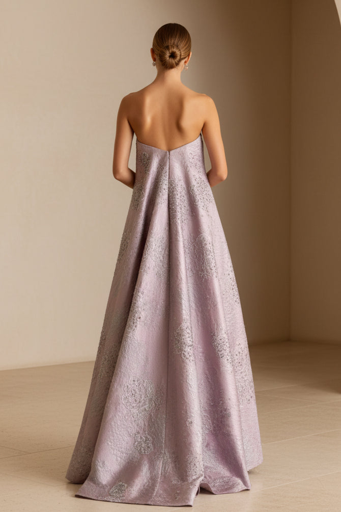 Vestido columna de jacquard sin tirantes con capa