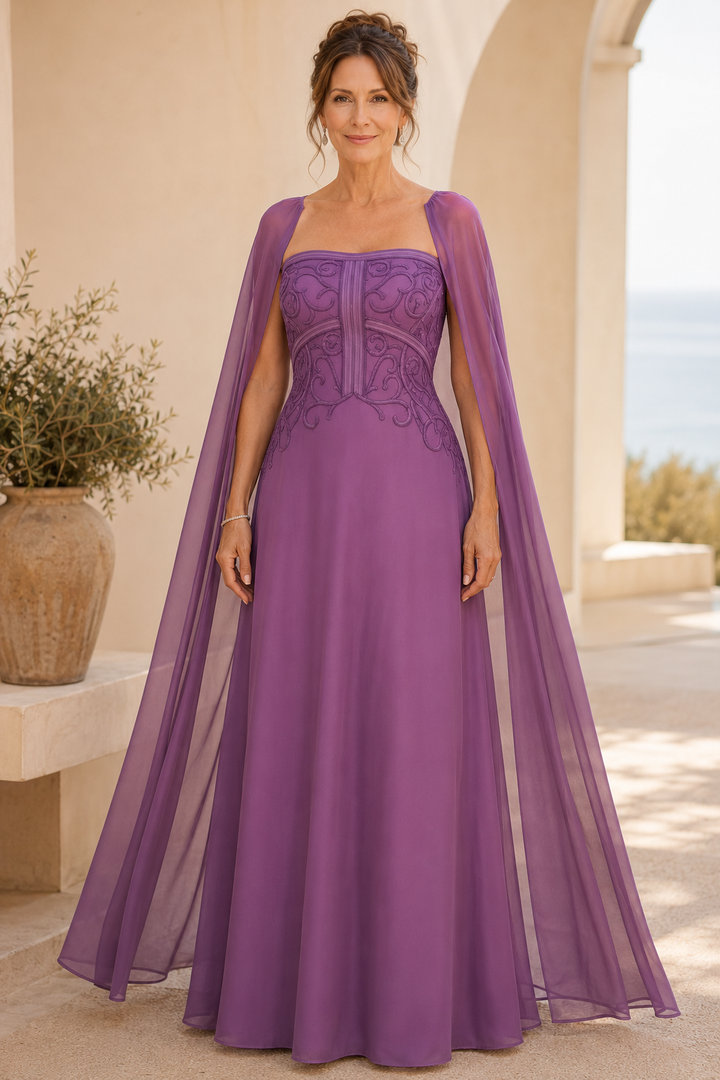 Vestido de Noche Línea A con Corpiño Bordado y Manga Capa