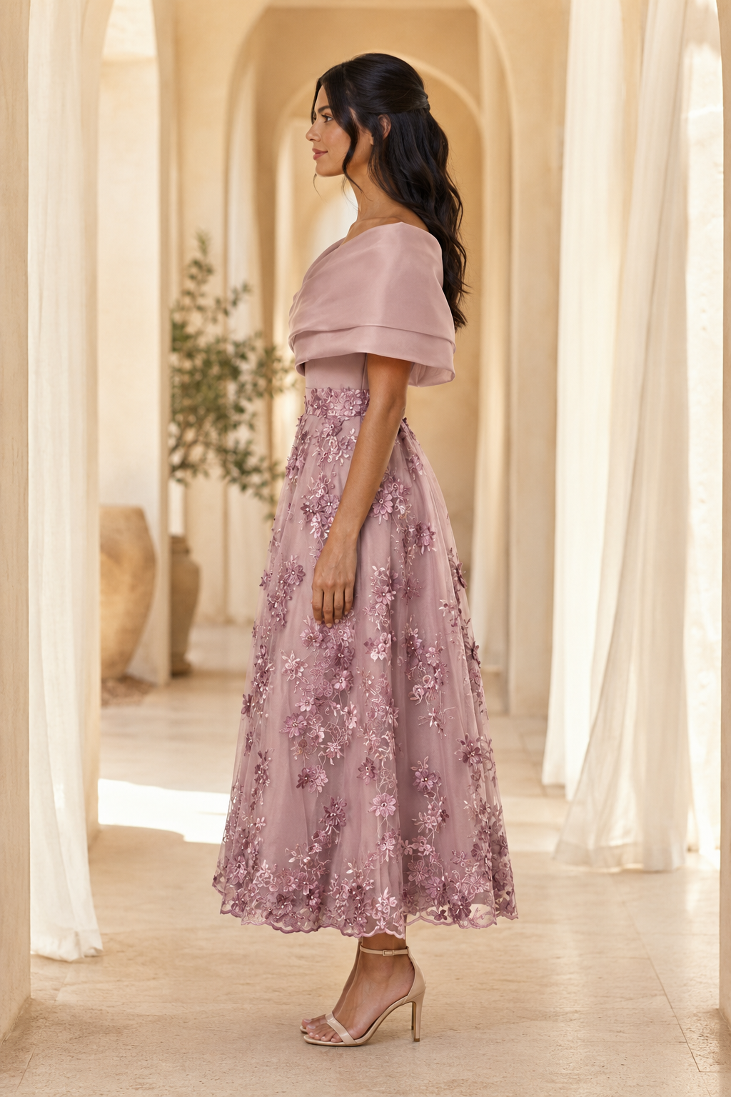Vestido floral bordado a media pierna con hombros descubiertos
