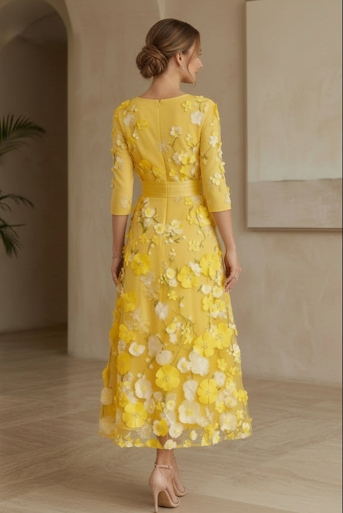 Vestido Midi Evasé con Aplicación Floral 3D y Lazo