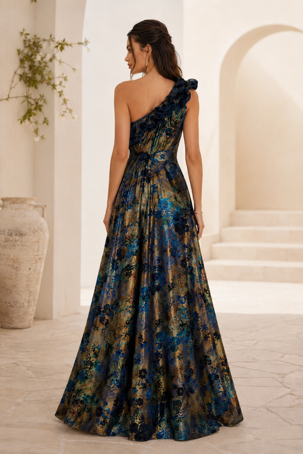 Vestido de noche de jacquard floral con un solo hombro y volantes