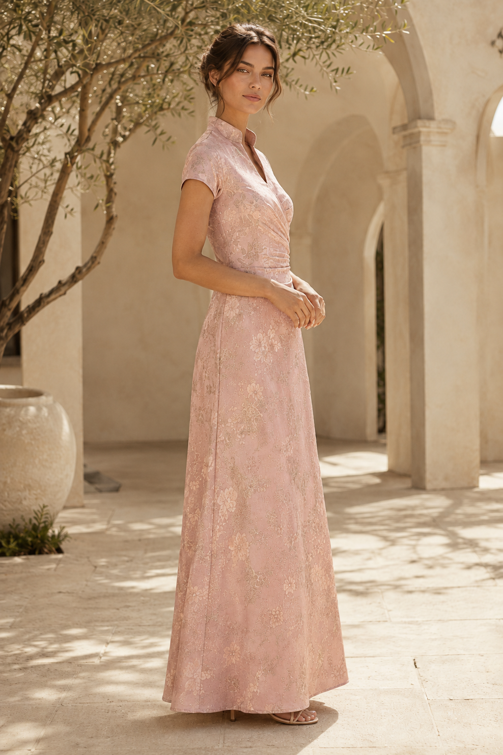 Vestido de noche jacquard floral con cuello mandarín