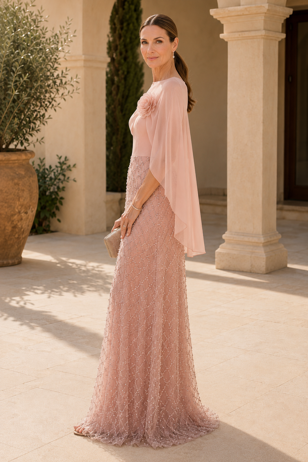 Vestido de gala de línea A con capa de gasa y pedrería