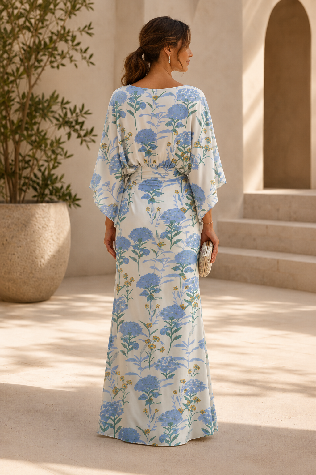 Vestido largo con estampado floral, escote barco y mangas acampanadas
