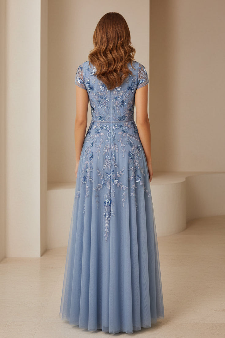Vestido de Noche de Tul con Bordado Floral y Corte en A