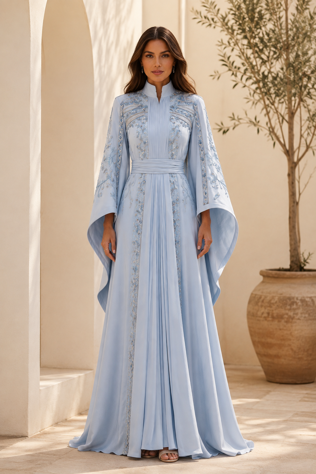 Vestido de noche acampanado con cuello alto y mangas de campana bordado