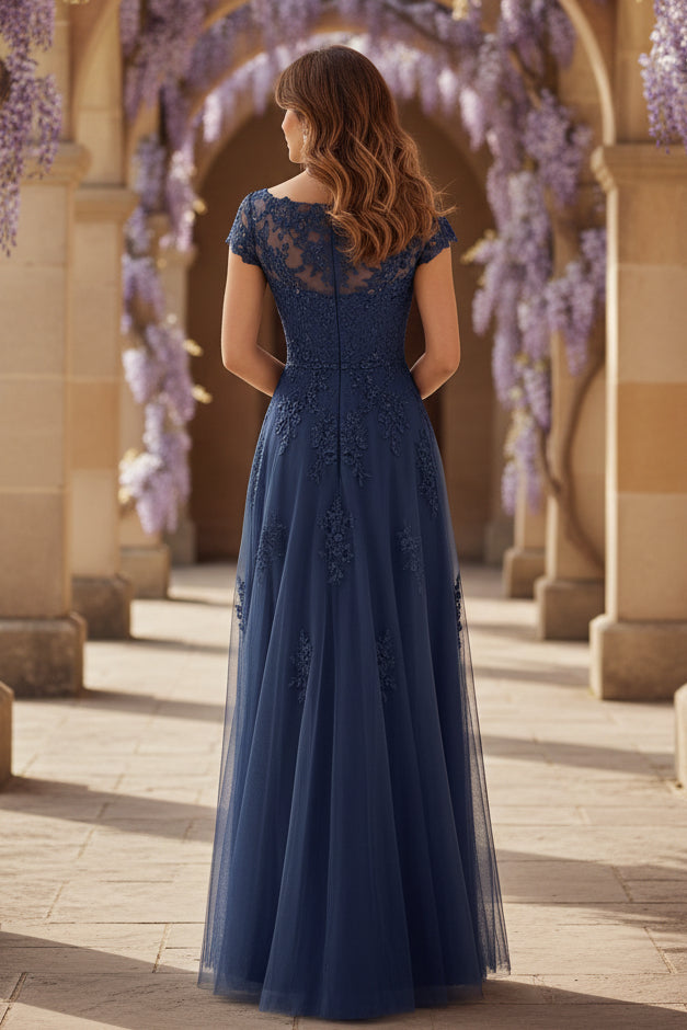 Vestido de novia línea A de encaje y tul con escote ilusión tipo barco