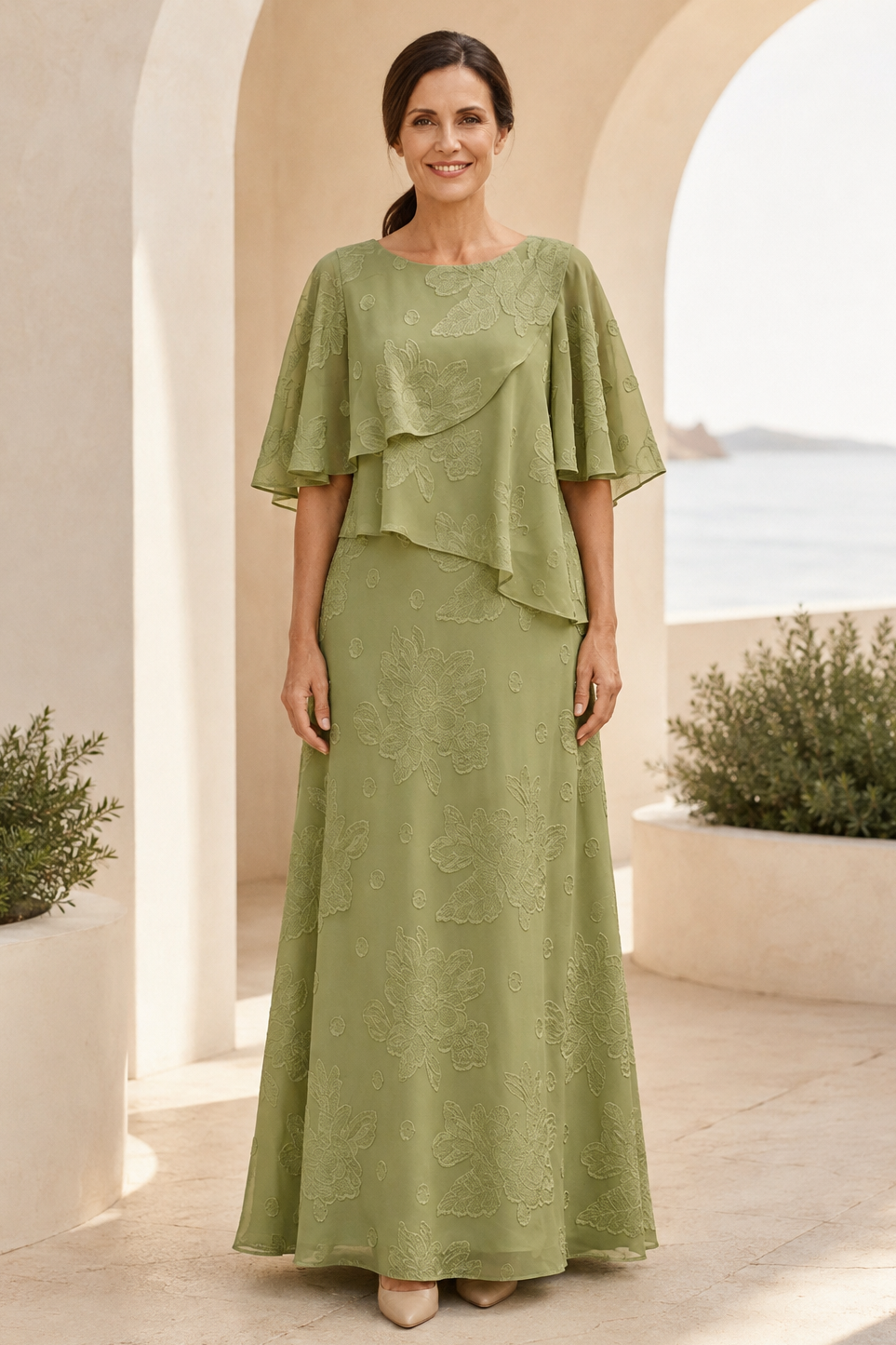 Vestido de Noche en Línea A con Textura Floral y Mangas de Capa Flutter