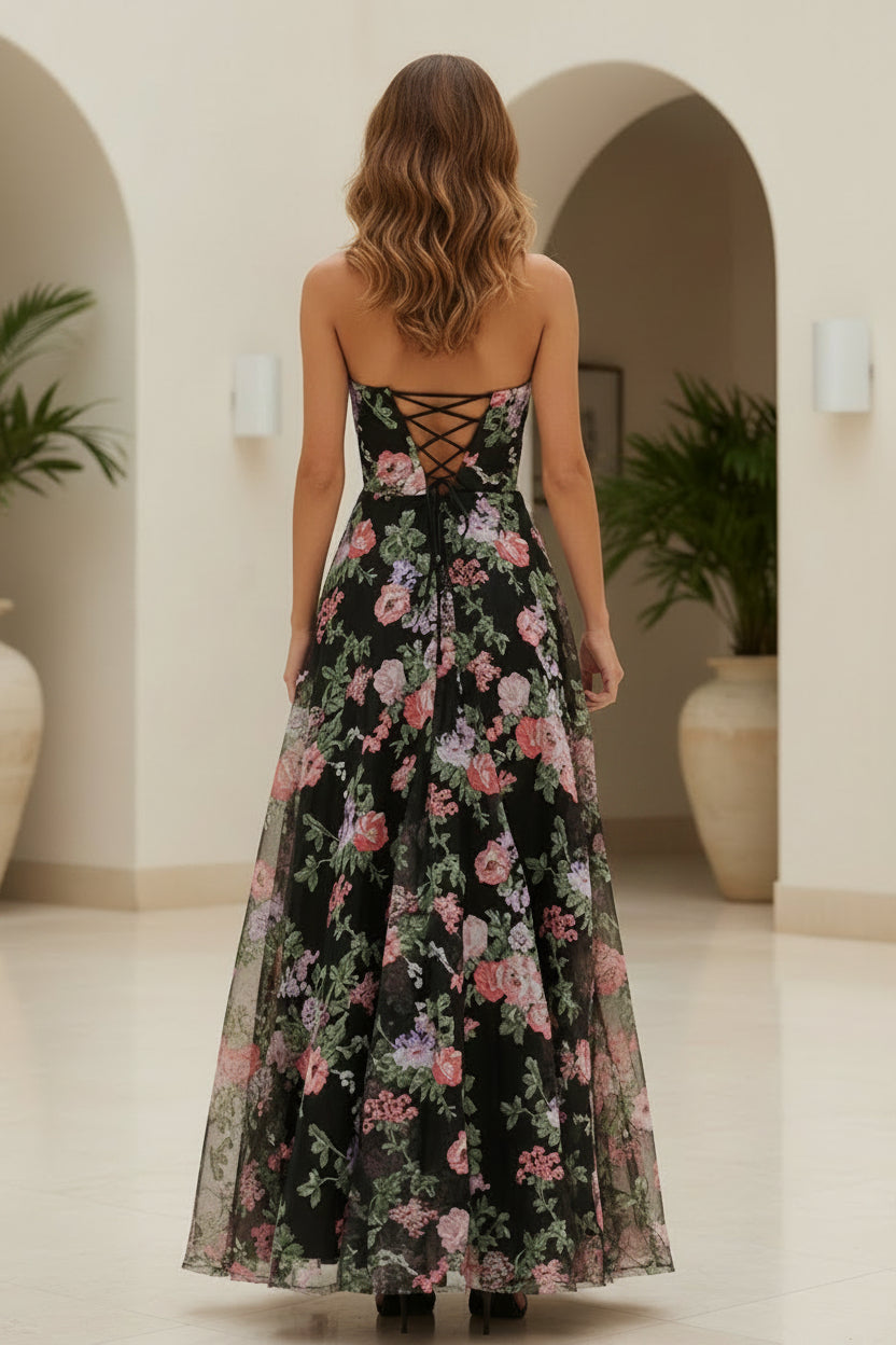 Vestido de noche acampanado sin tirantes con bordado floral