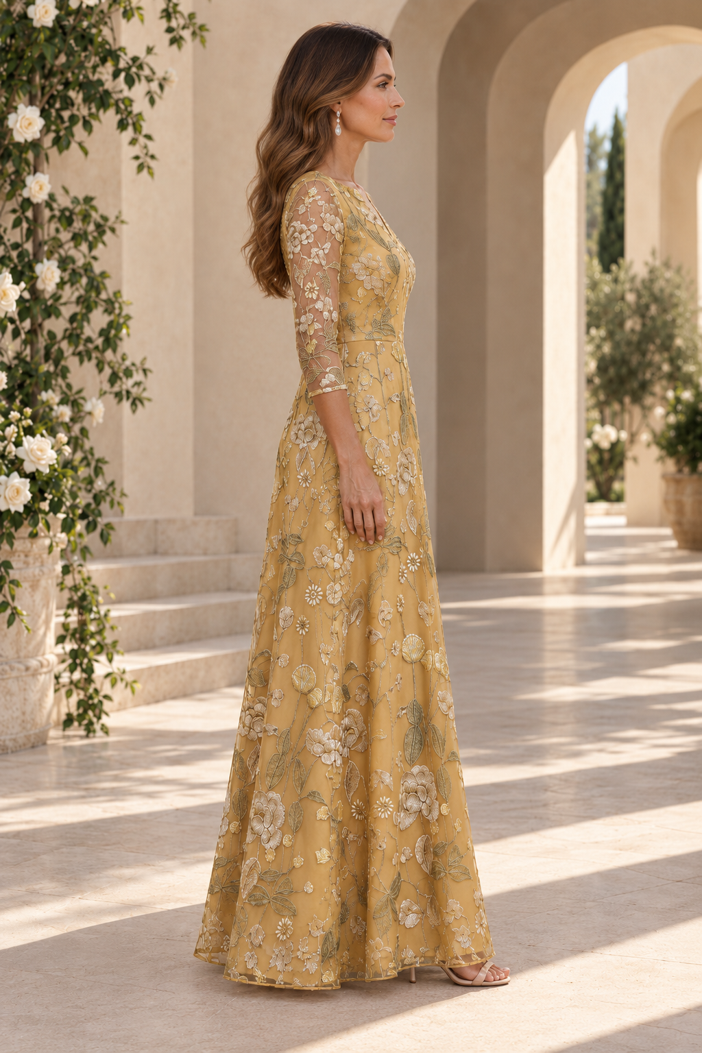 Vestido de gala línea A con bordado floral y mangas 3/4