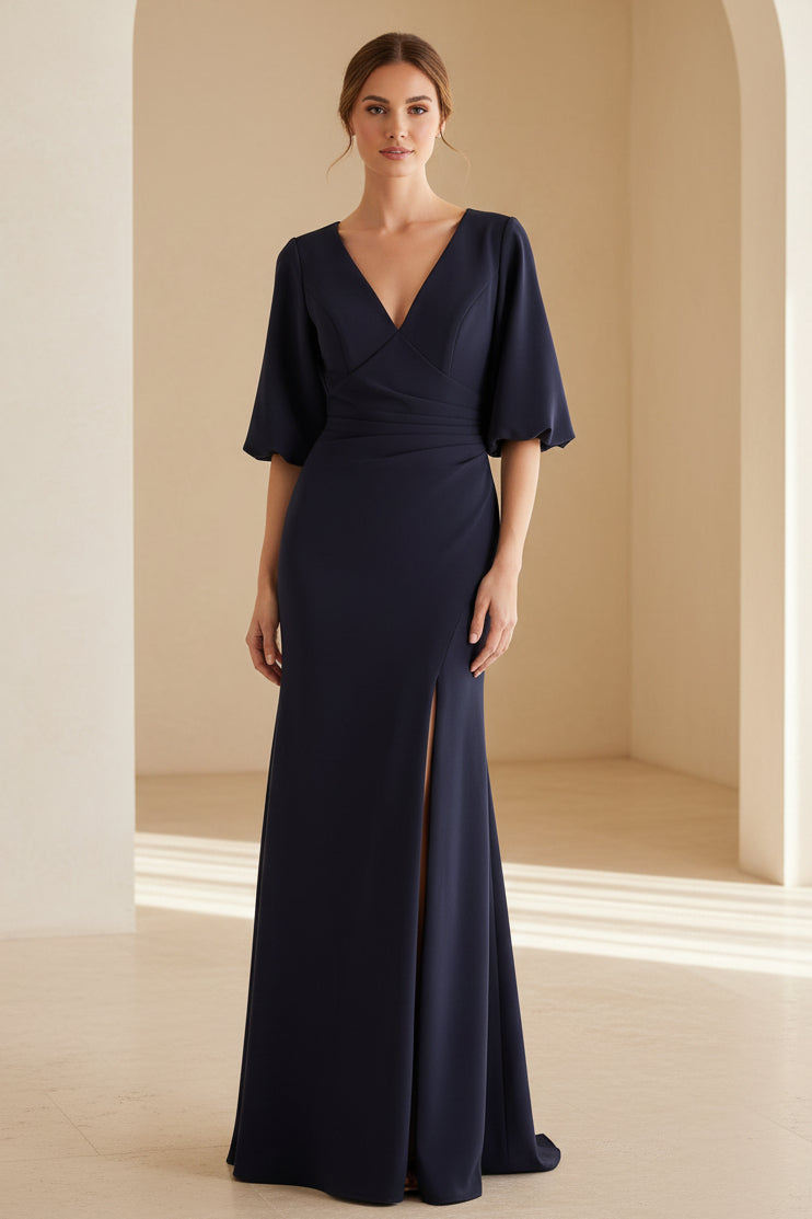 Vestido de trompeta de crepé con cuello de pico y manga media con abertura