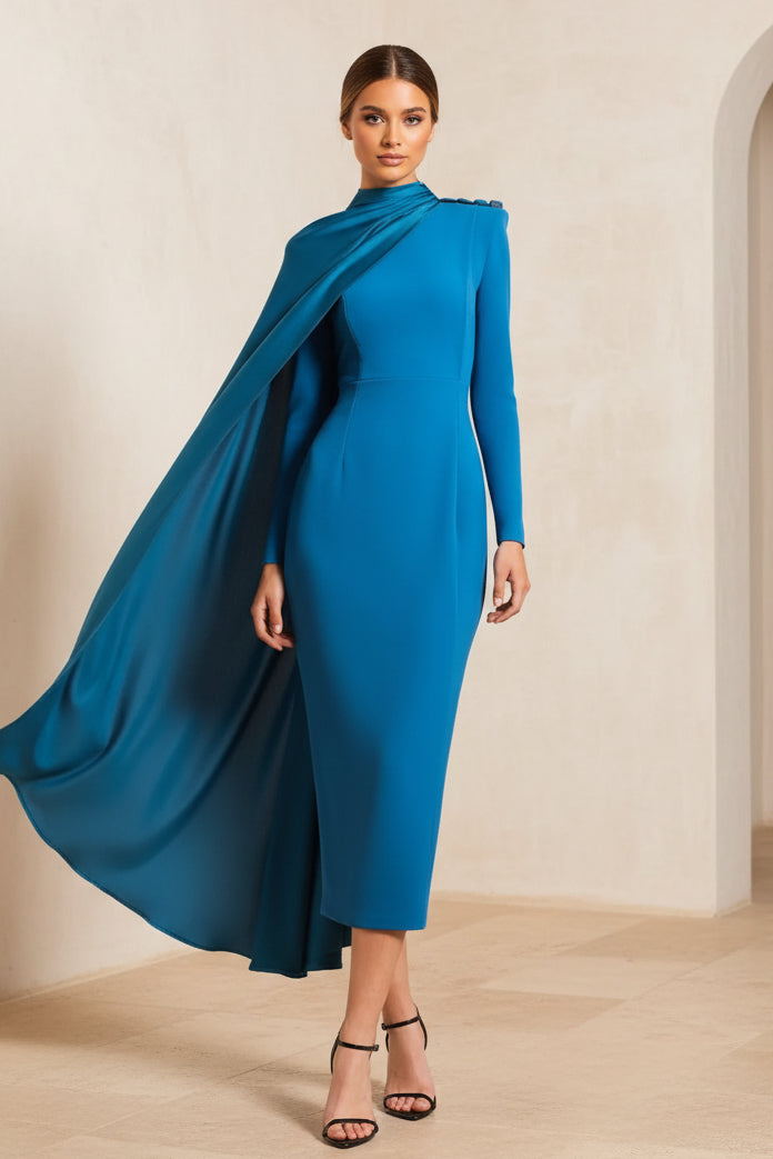 Vestido midi de cuello alto con capa asimétrica