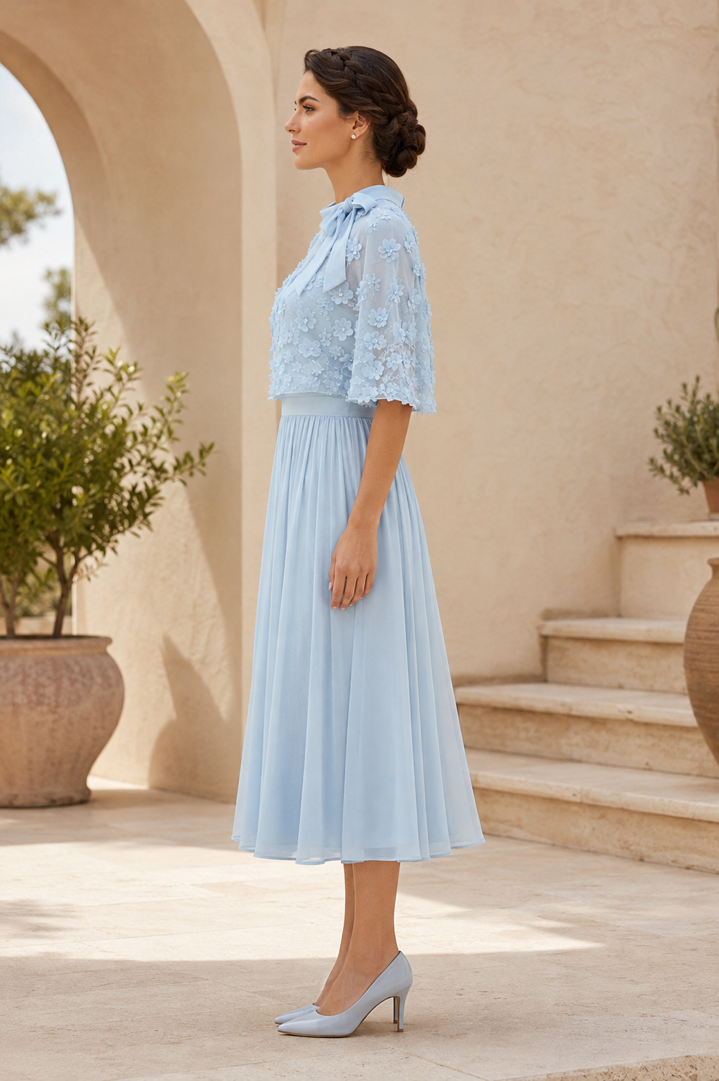 Vestido Midi Floral Transparente con Capa y Lazo en el Cuello