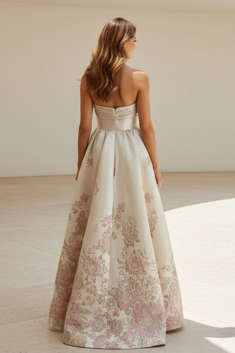 Vestido largo sin tirantes de jacquard floral con detalle de lazo