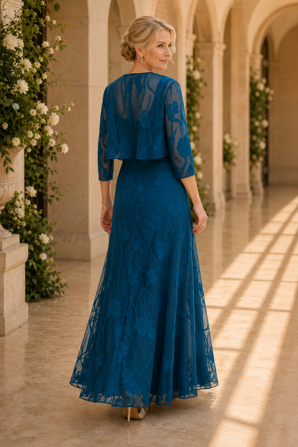 Maxivestido floral calado con chaqueta corta
