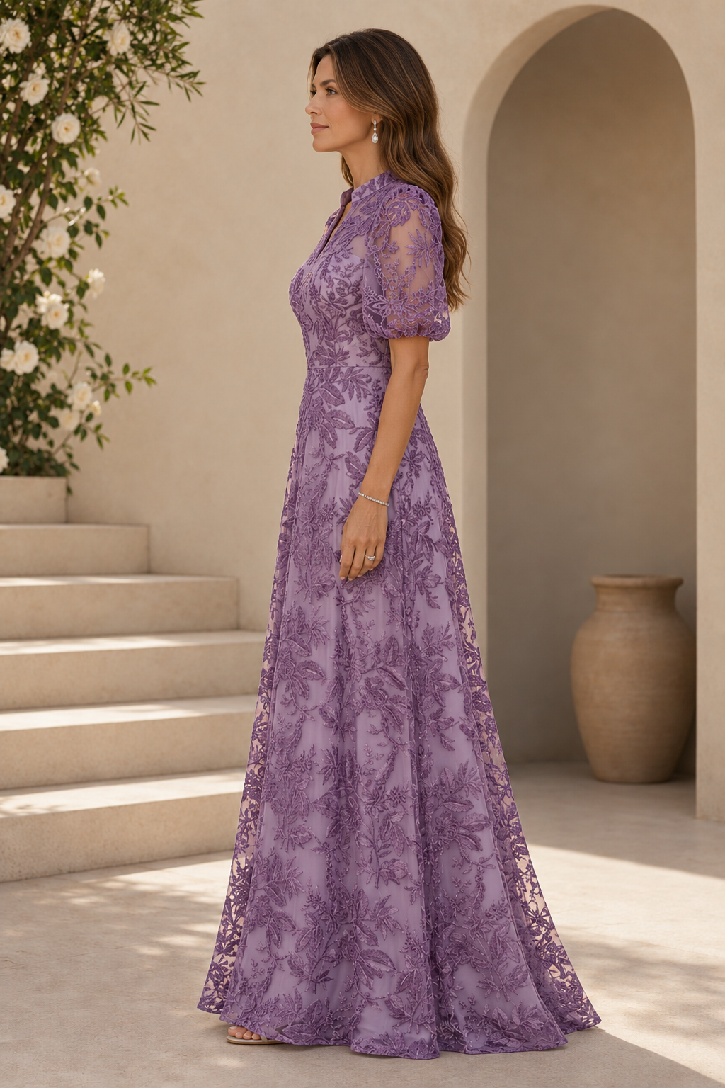 Vestido acampanado de encaje bordado con mangas abullonadas