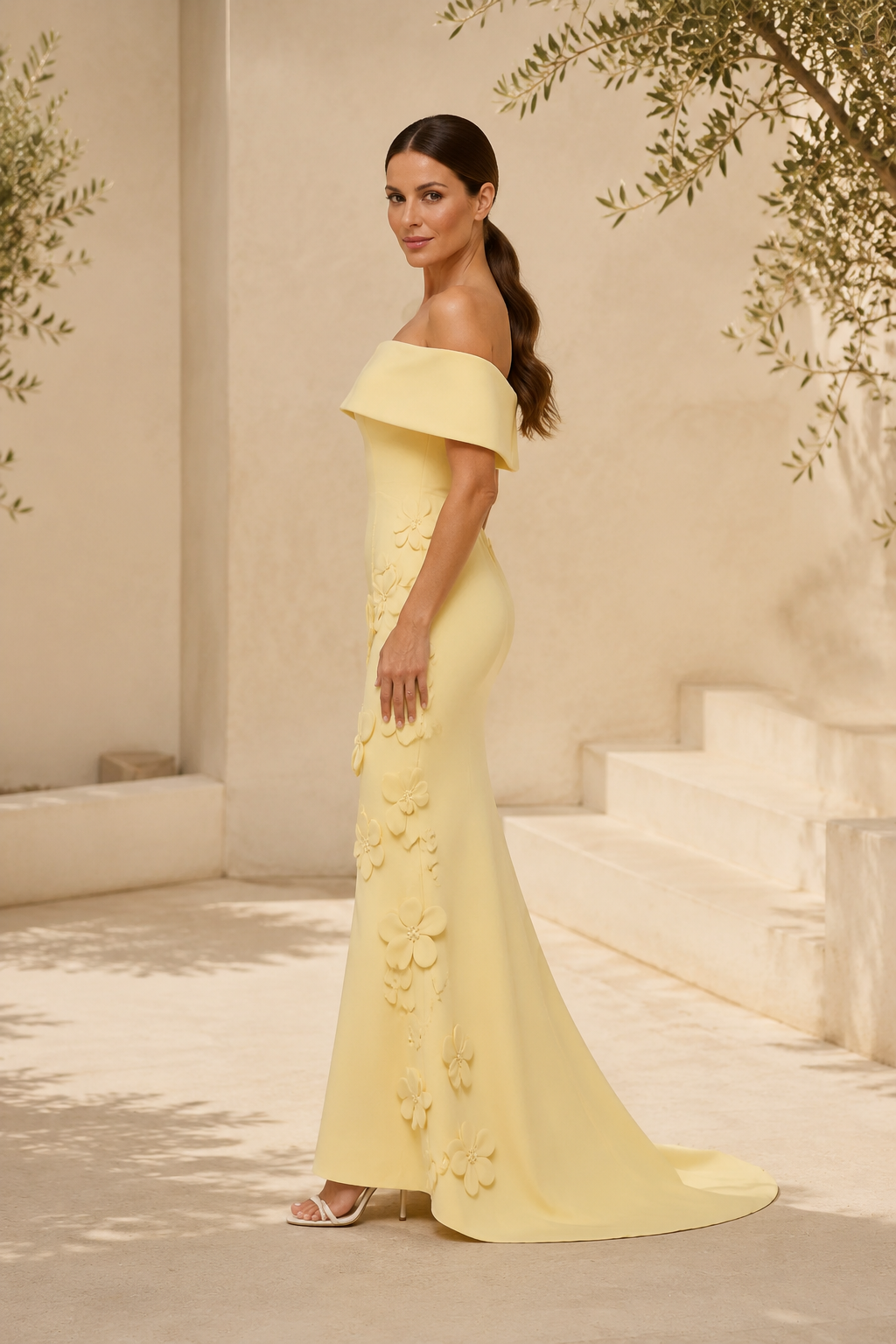 Vestido de cola de sirena con hombros descubiertos y apliques florales 3D