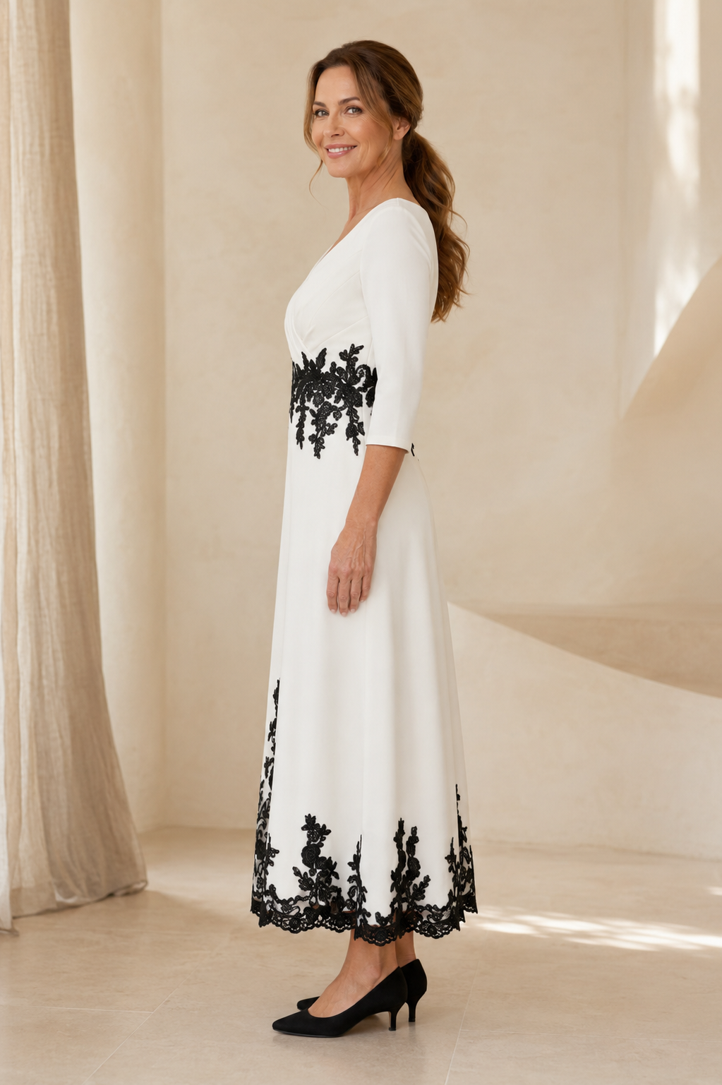 Vestido Midi de Corte Evasé con Adorno de Encaje Negro