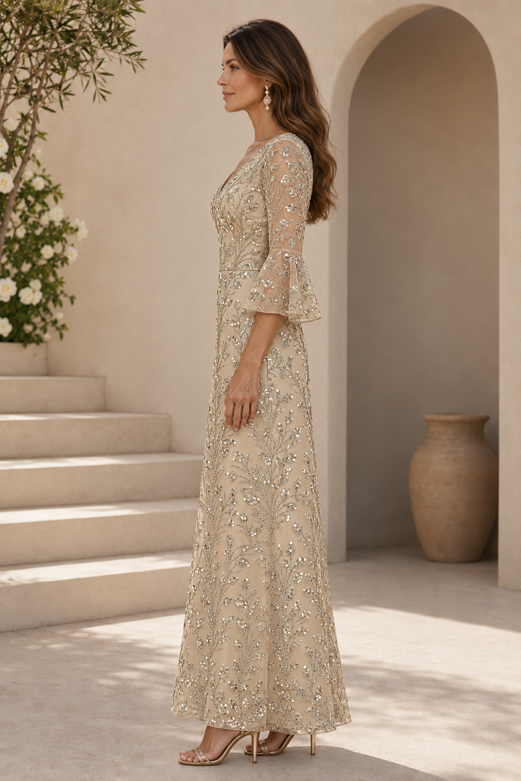 Vestido largo de lentejuelas con cuello en V y mangas acampanadas