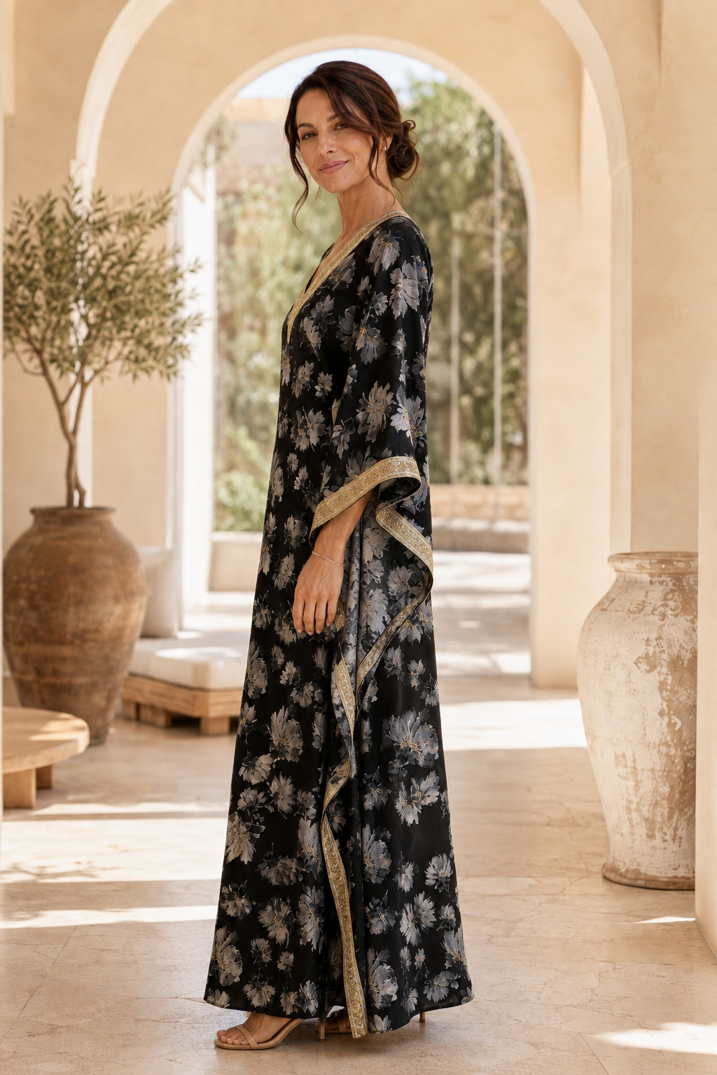 Maxivestido caftán floral con mangas de adorno drapeado