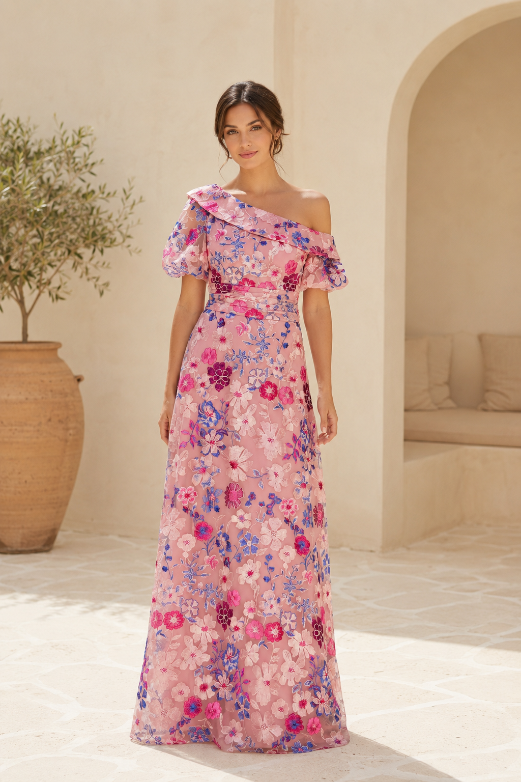 Vestido de noche de corte en A con un solo hombro y bordado floral