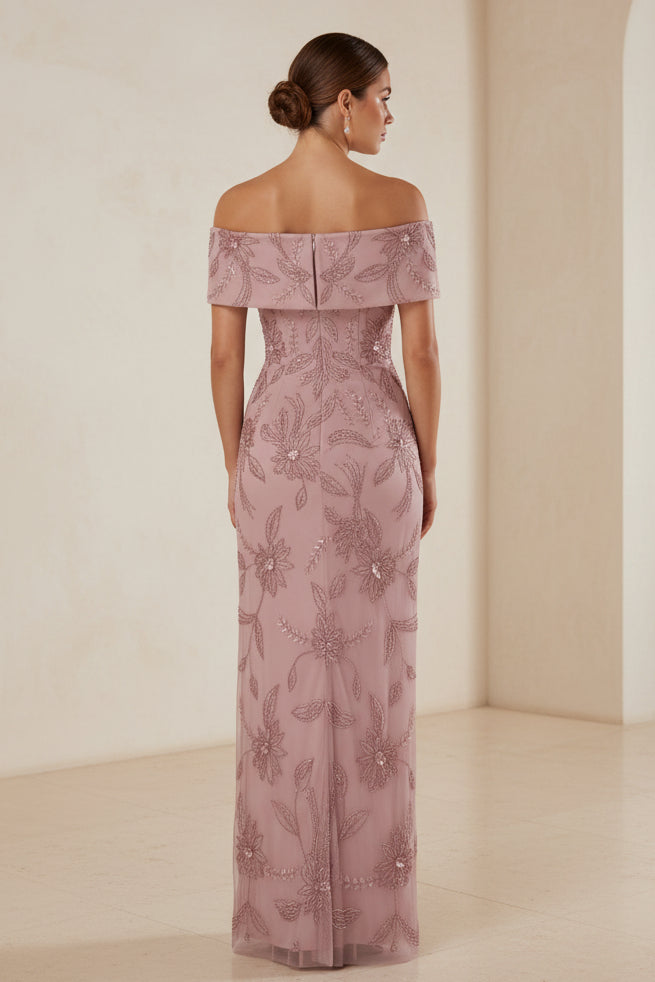 Vestido de noche estilo tubo con hombros descubiertos, cuentas y diseño floral